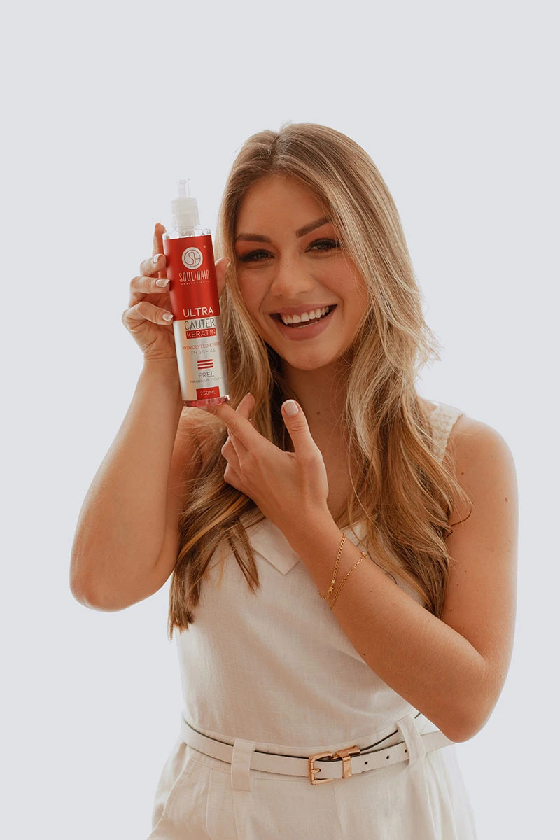 Modelo com Ultra Cauter Keratin